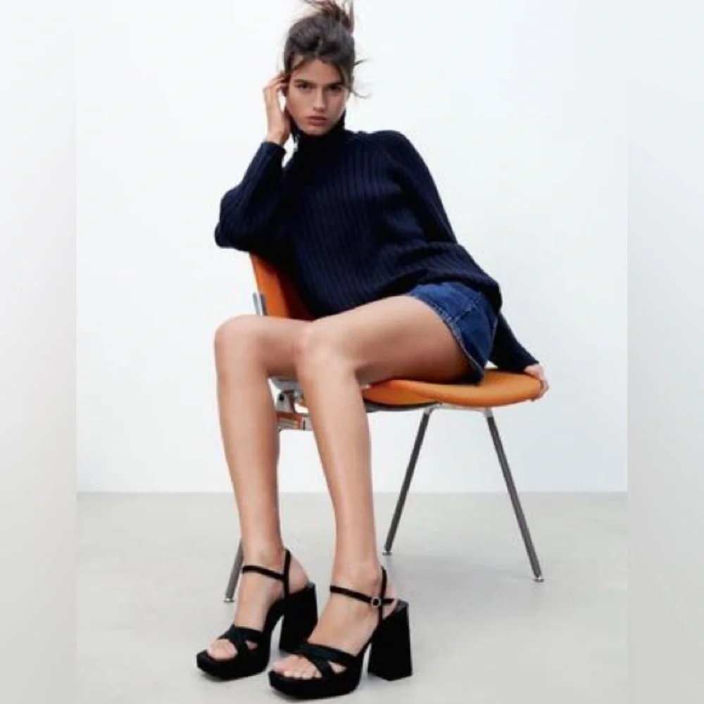 NWT. Zara Zara Black Ankle Straps High Platform Heel Sandals/Pumps. Size 9.